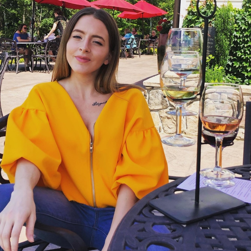 Meet your Posher, Demi